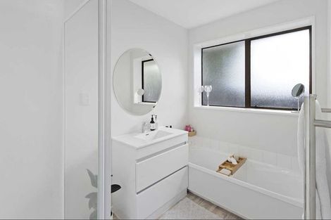 Photo of property in 294 Wairakei Road, Bryndwr, Christchurch, 8053