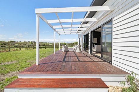 Photo of property in 1121 Parewanui Road, Parewanui, Bulls, 4894