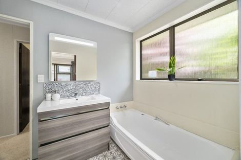 Photo of property in 48 Wakeman Road, Acacia Bay, Taupo, 3330