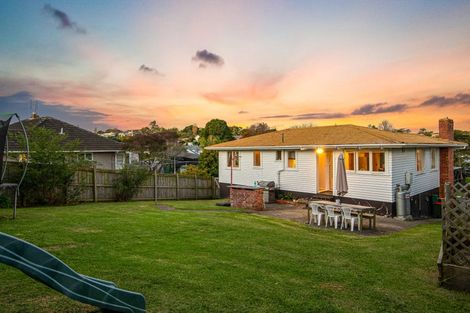 Photo of property in 2 Seine Road, Forrest Hill, Auckland, 0620