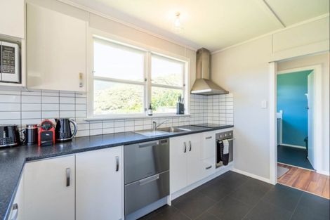 Photo of property in 104 Tilley Road, Paekakariki, 5034