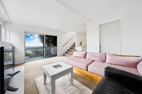 Photo of property in 1a Highgrove Lane, Totara Vale, Auckland, 0632