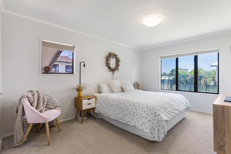 Photo of property in 30 Sandgate Avenue, Botany Downs, Auckland, 2010