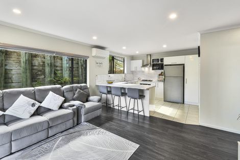 Photo of property in 17a Keri Vista Rise, Papakura, 2110