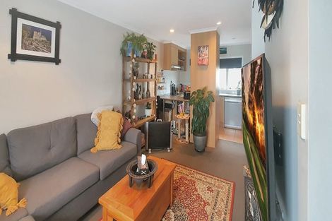 Photo of property in 4/49 Henderson Valley Road, Henderson, Auckland, 0612