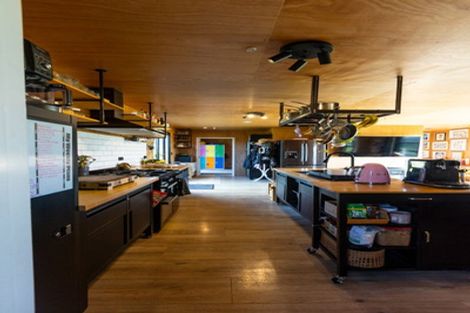 Photo of property in 237 Croydon Road, Midhirst, Stratford, 4394