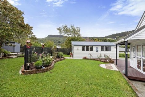 Photo of property in 53 The Drive, Tawa, Wellington, 5028