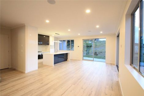 Photo of property in 11 Maka Terrace, Orewa, 0931