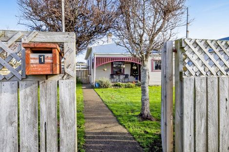 Photo of property in 1 Campbell Street, Hawera, 4610