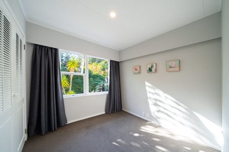 Photo of property in 10 Court Road, Tawa, Wellington, 5028