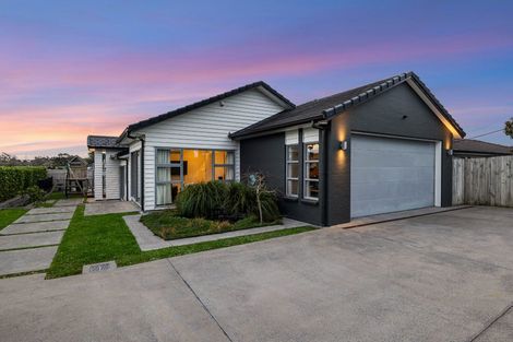 Photo of property in 36 Gilbransen Road, Kumeu, 0810