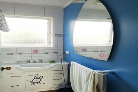 Photo of property in 1 Nan Place, Pakuranga Heights, Auckland, 2010