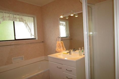 Photo of property in 10 Reeves Road, Acacia Bay, Taupo, 3330