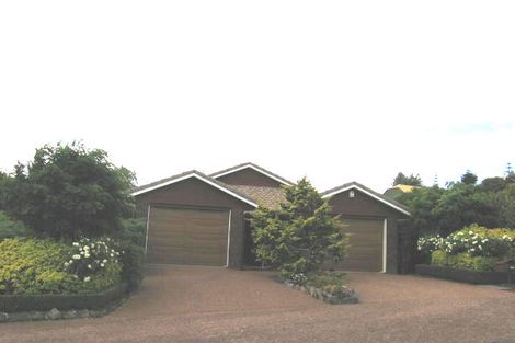 Photo of property in 20 Manutara Avenue, Forrest Hill, Auckland, 0620