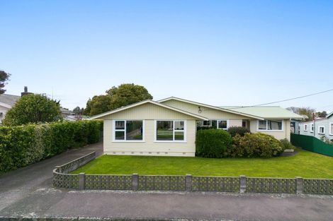 Photo of property in 11 Oxford Street, Marton, 4710