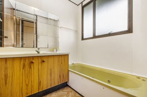 Photo of property in 3175 Great North Road, New Lynn, Auckland, 0600