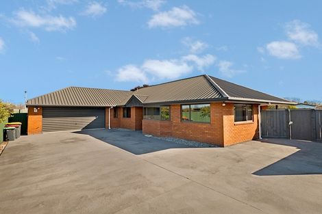 Photo of property in 7 Thicket Close, Redwood, Christchurch, 8051