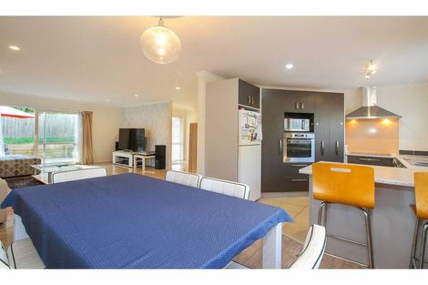 Photo of property in 40 Roberts Road, Glenfield, Auckland, 0629