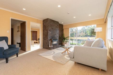 Photo of property in 1 Guernsey Place, Fitzherbert, Palmerston North, 4410
