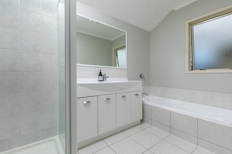 Photo of property in 8 Lucienne Drive, Ranui, Auckland, 0612