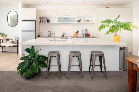 Photo of property in 28 Tiketike Way, Brooklyn, Wellington, 6021