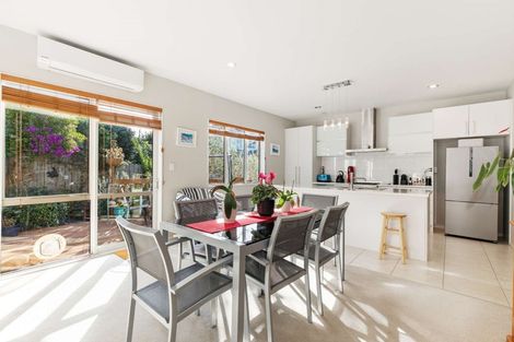 Photo of property in 2 Jammen Drive, Massey, Auckland, 0614