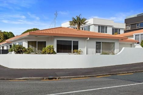 Photo of property in 1 Strandon Place, Strandon, New Plymouth, 4312