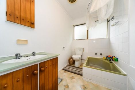 Photo of property in 8 Colonial Place, Kelvin Grove, Palmerston North, 4414
