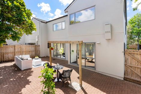 Photo of property in 11 Spalding Rise, Golflands, Auckland, 2013