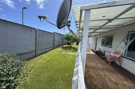 Photo of property in 14 Wren Place, Unsworth Heights, Auckland, 0632