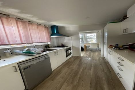 Photo of property in 31 Dawnhaven Drive, Te Atatu Peninsula, Auckland, 0610