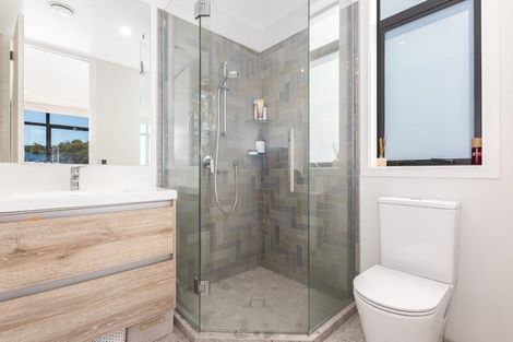 Photo of property in 2 Skysail Lane, Whitby, Porirua, 5024