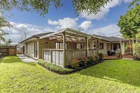 Photo of property in 6 English Oak Drive, Schnapper Rock, Auckland, 0632