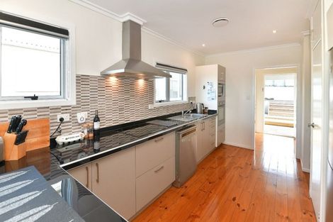 Photo of property in 5 Norfolk Road, Stanmore Bay, Whangaparaoa, 0932