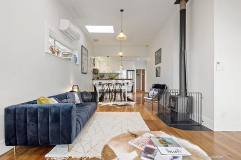 Photo of property in 206 The Esplanade, Island Bay, Wellington, 6023