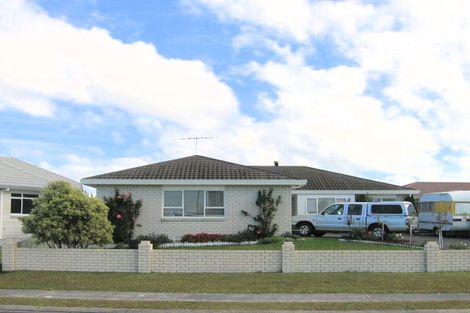Photo of property in 61 Lakeside Drive, Orewa, 0931