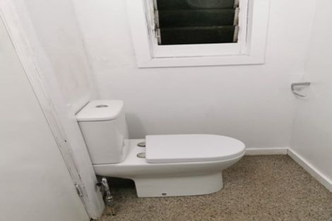 Photo of property in 88 Newlands Road, Newlands, Wellington, 6037