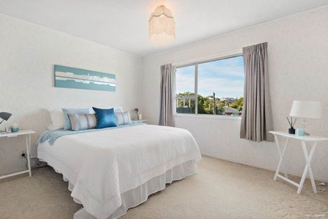 Photo of property in 14 Jenelin Road, Glendene, Auckland, 0602