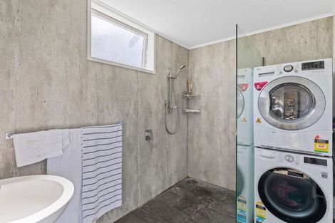 Photo of property in 19 William Bond Street, Stanley Point, Auckland, 0624