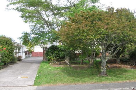 Photo of property in 3 Marlene Avenue, Te Atatu South, Auckland, 0610