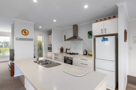 Photo of property in 32 Lansdowne Way, Rolleston, 7615