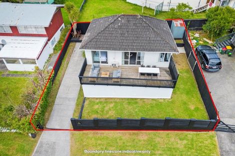 Photo of property in 1 Hartley Terrace, Massey, Auckland, 0614