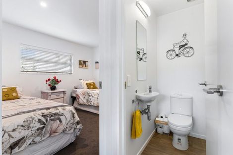 Photo of property in 202 Bond Street, Whangamata, 3620