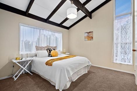 Photo of property in 6 Cyclarama Crescent, Massey, Auckland, 0614