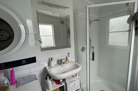 Photo of property in 232 Sutherland Road, Lyall Bay, Wellington, 6022