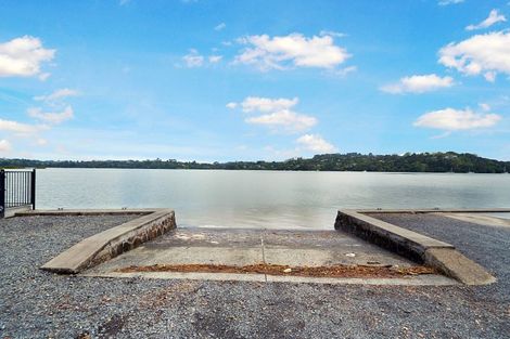 Photo of property in 28 Ferry Parade, Herald Island, Auckland, 0618