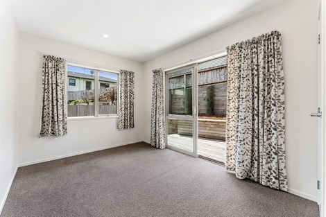 Photo of property in 52 D'oyly Drive, Stanmore Bay, Whangaparaoa, 0932