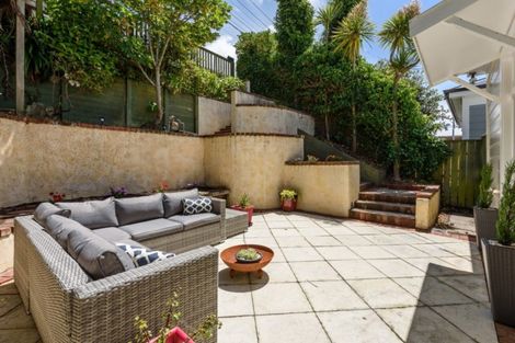 Photo of property in 57f3 Central Terrace, Kelburn, Wellington, 6012