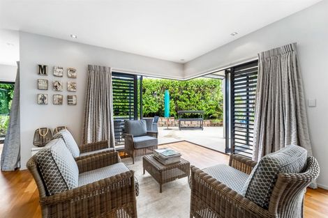 Photo of property in 32 English Oak Drive, Schnapper Rock, Auckland, 0632