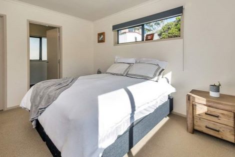 Photo of property in 20 Fairford Avenue, Henderson, Auckland, 0612